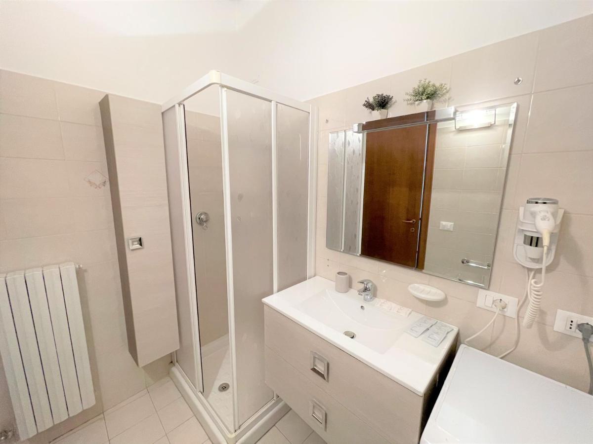Desenzanoloft Le Petit Bijou - Restyling 2025 - Downtown デセンツァーノ・デル・ガルダ エクステリア 写真